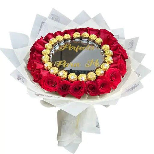 Ramo de rosas y bombones rocher con espejo